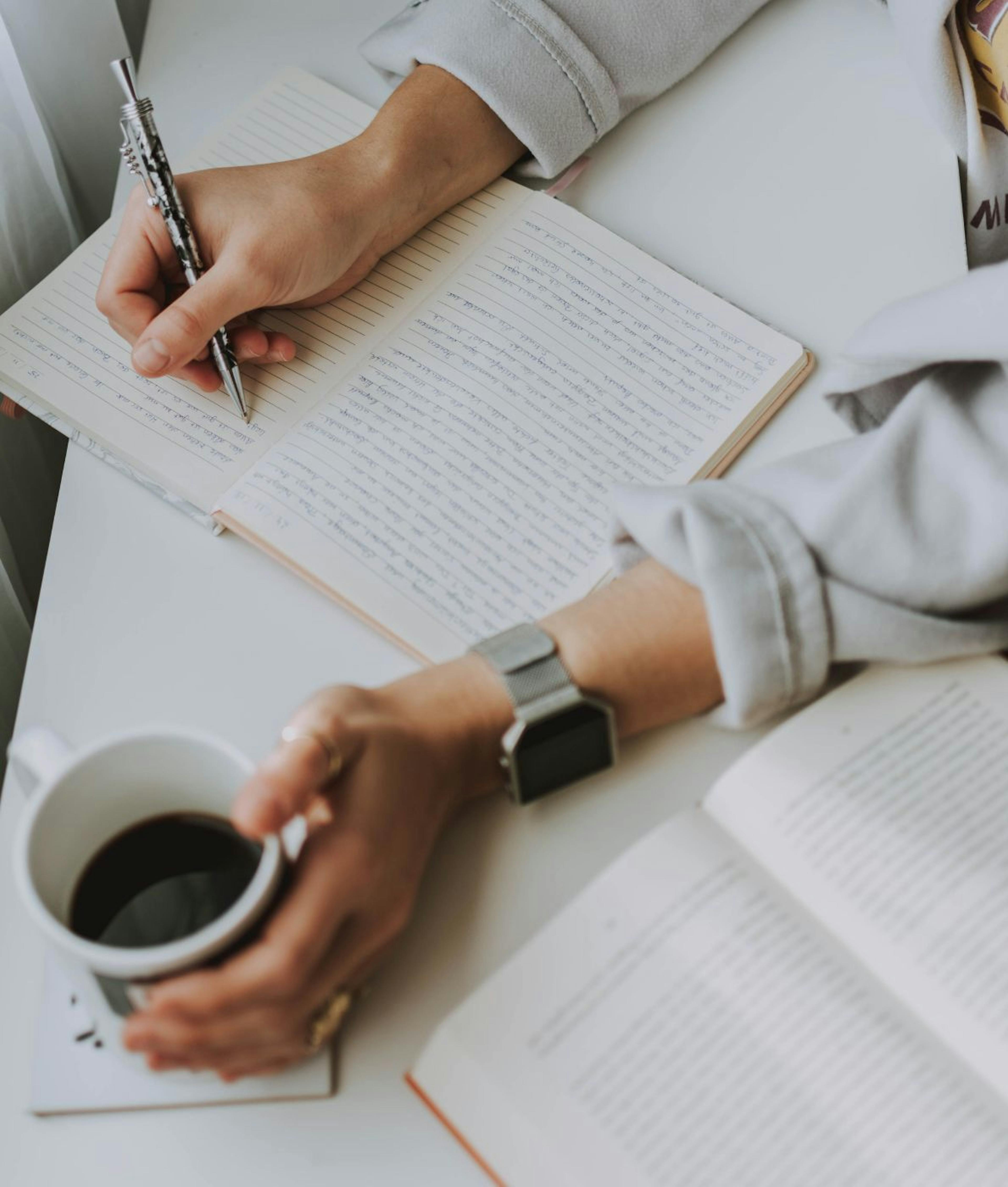 featured image - 4 Easy Ways to Cultivate a Writing Habit